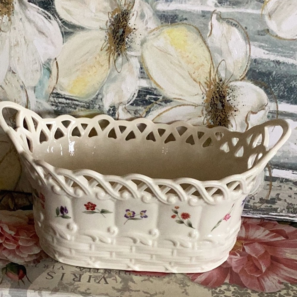 Lenox Posy Basket - Picture 2 of 9